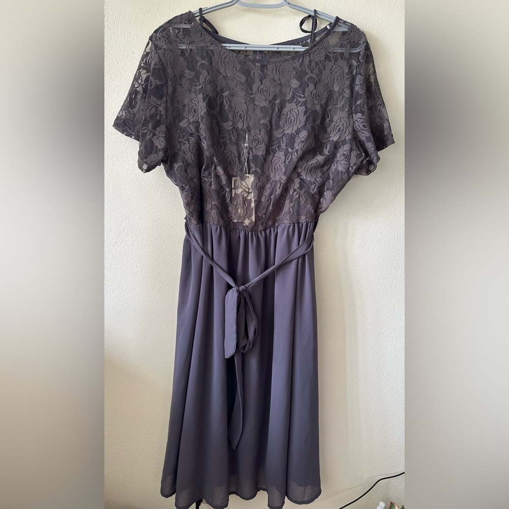 Elegant Lace Midi Dress in Gray